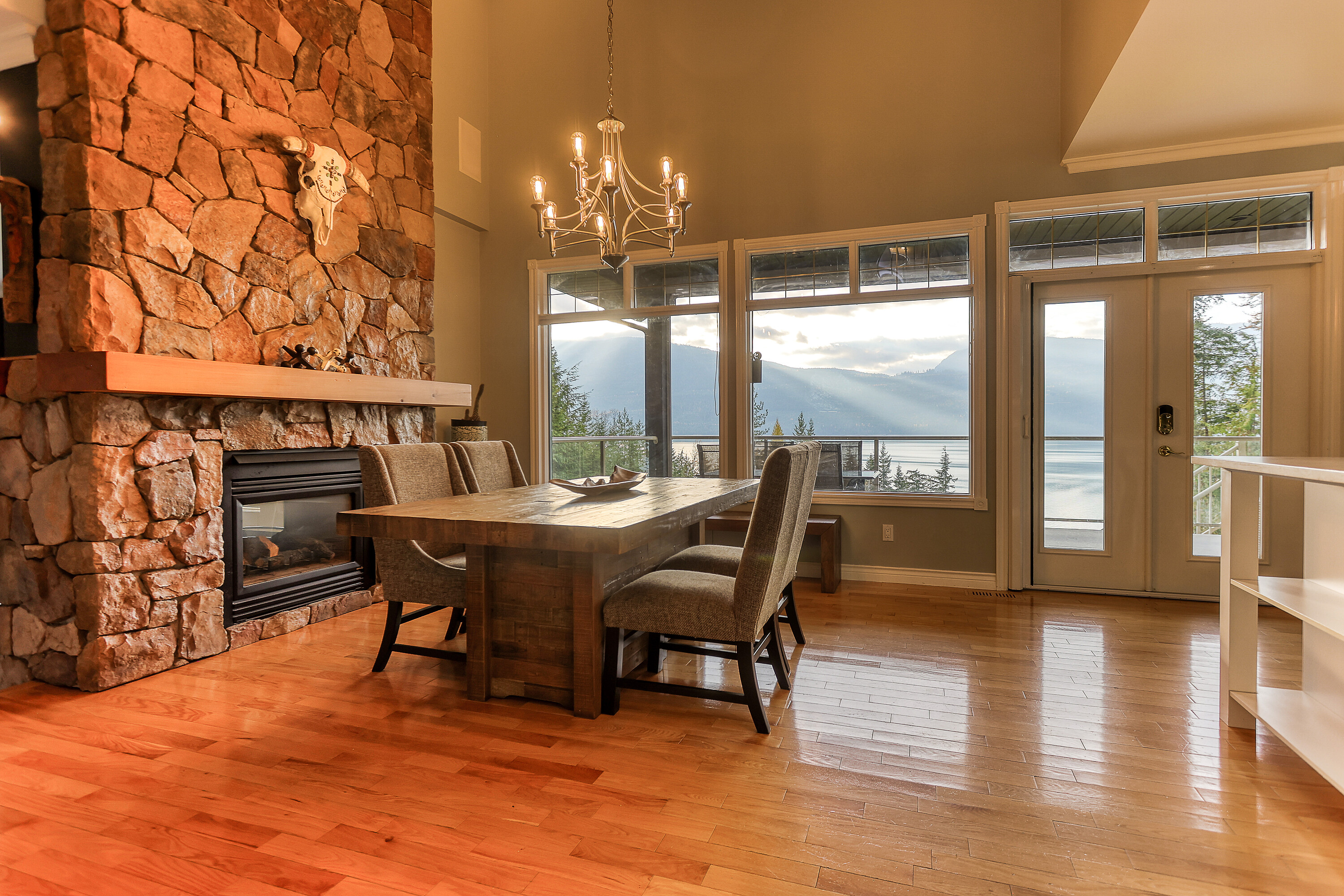  Nakusp Waterfront Estate - 物件實景