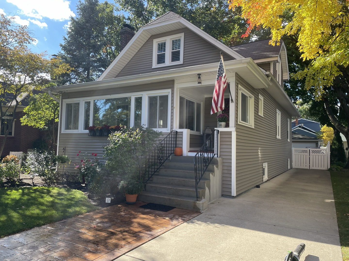 La Grange, Illinois, 60525, United States, 3 Bedrooms Bedrooms, ,3 BathroomsBathrooms,Residential,For Sale,1991059