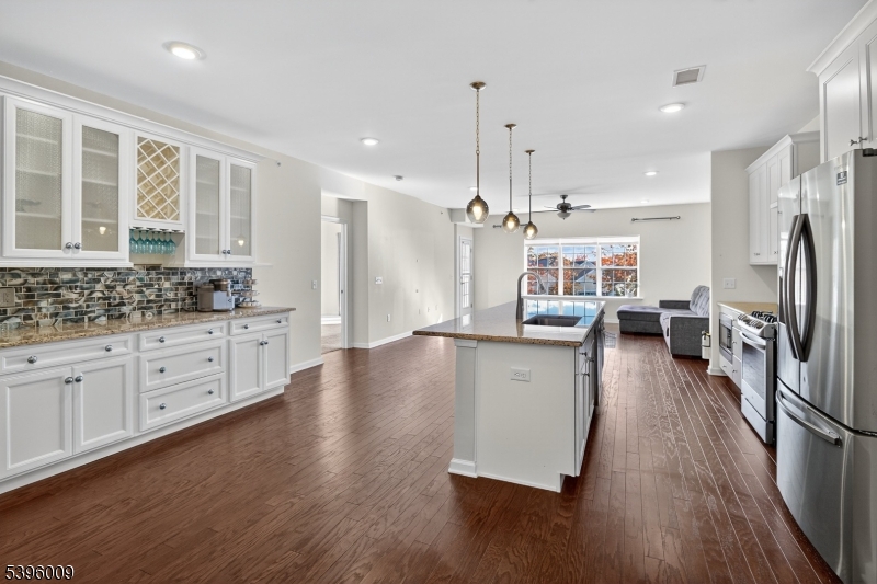 Sayreville Boro, New Jersey, 08859, United States, 2 Bedrooms Bedrooms, ,3 BathroomsBathrooms,Residential,For Sale,1989005