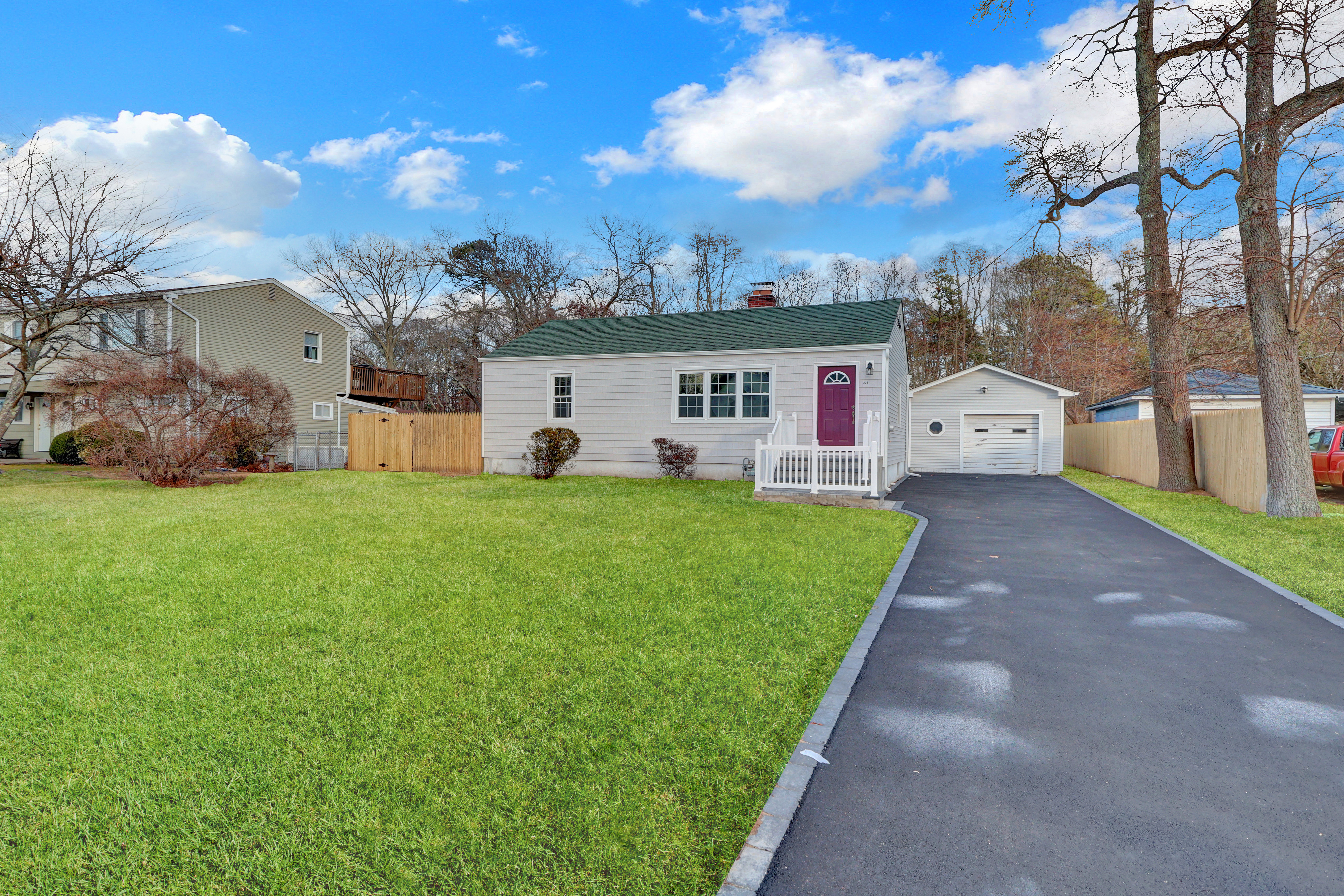 West Islip, New York, 11795, United States, 2 Bedrooms Bedrooms, ,Residential,For Sale,2007437
