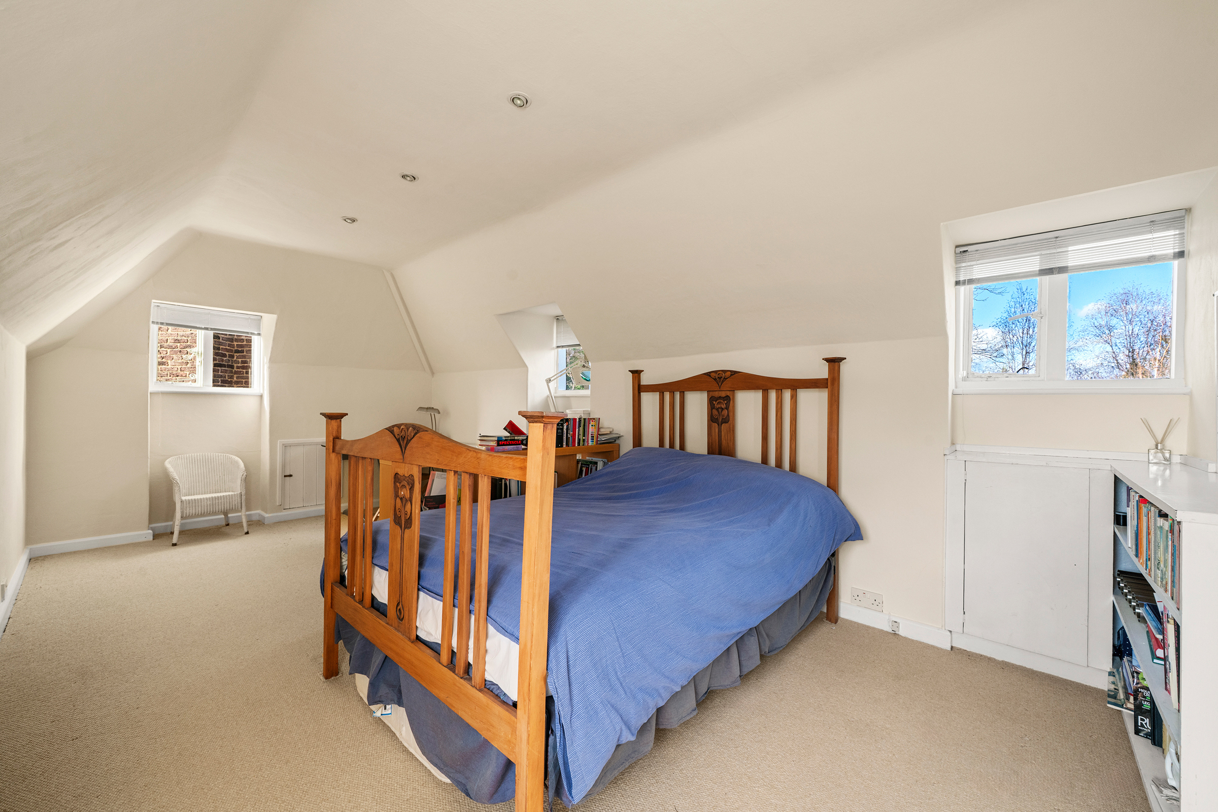  A Handsome House on One of Esher’s Most Coveted Private Roads - 物件實景