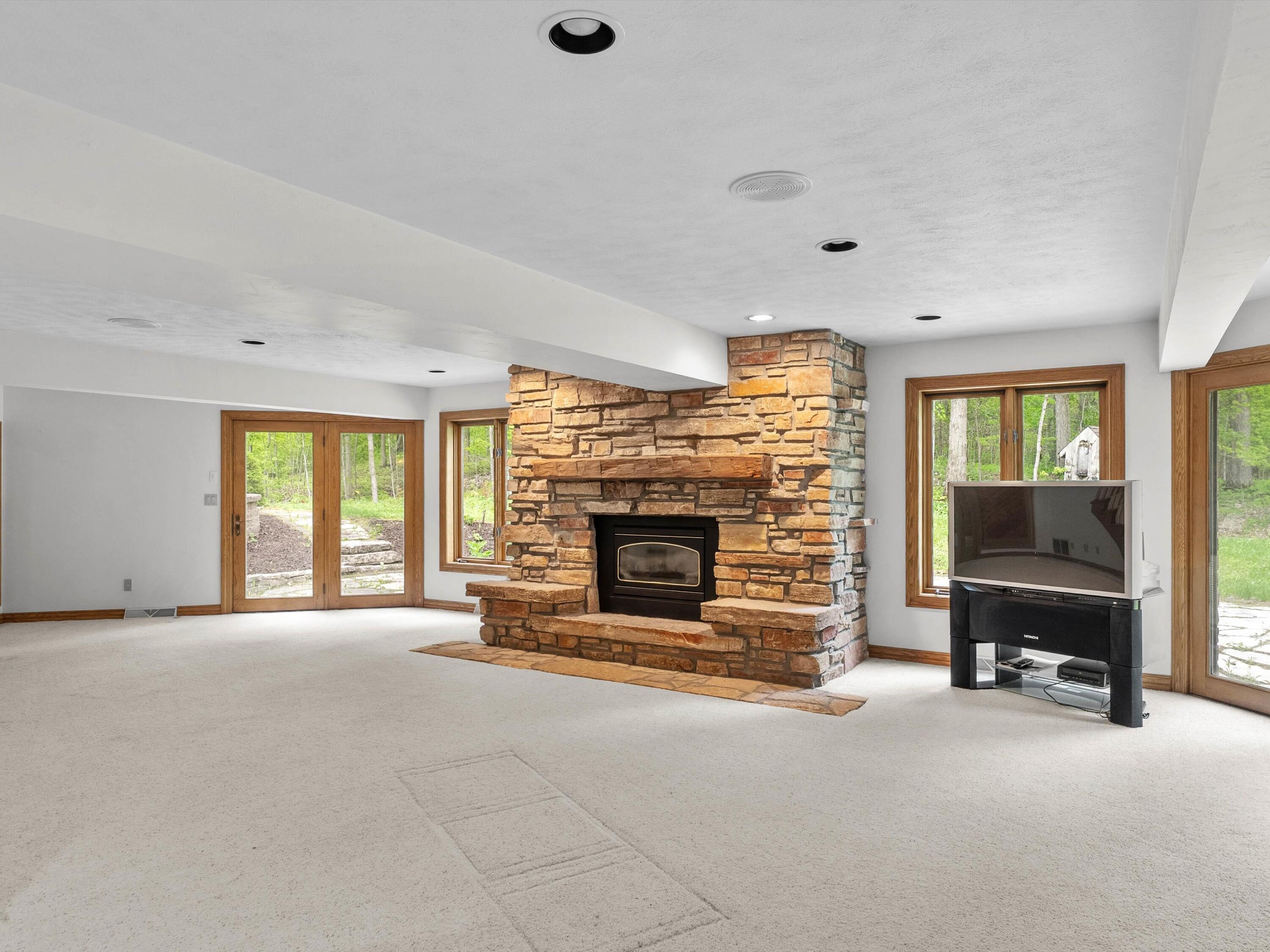 Eaton, Wisconsin, 54245, United States, 3 Bedrooms Bedrooms, ,4 BathroomsBathrooms,Residential,For Sale,1926569