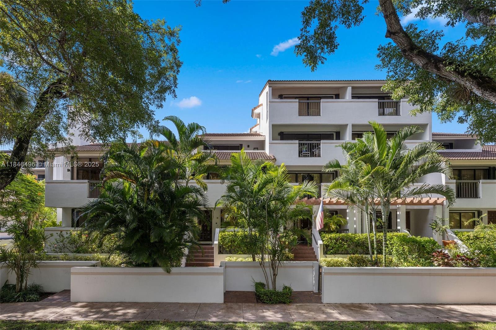 Coral Gables, Florida, 33134, United States, 2 Bedrooms Bedrooms, ,3 BathroomsBathrooms,Residential,For Sale,1901366