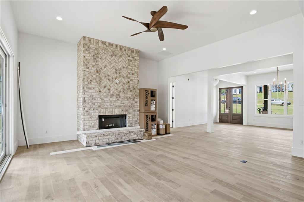 Newnan, Georgia, 30265, United States, 4 Bedrooms Bedrooms, ,5 BathroomsBathrooms,Residential,For Sale,2048163