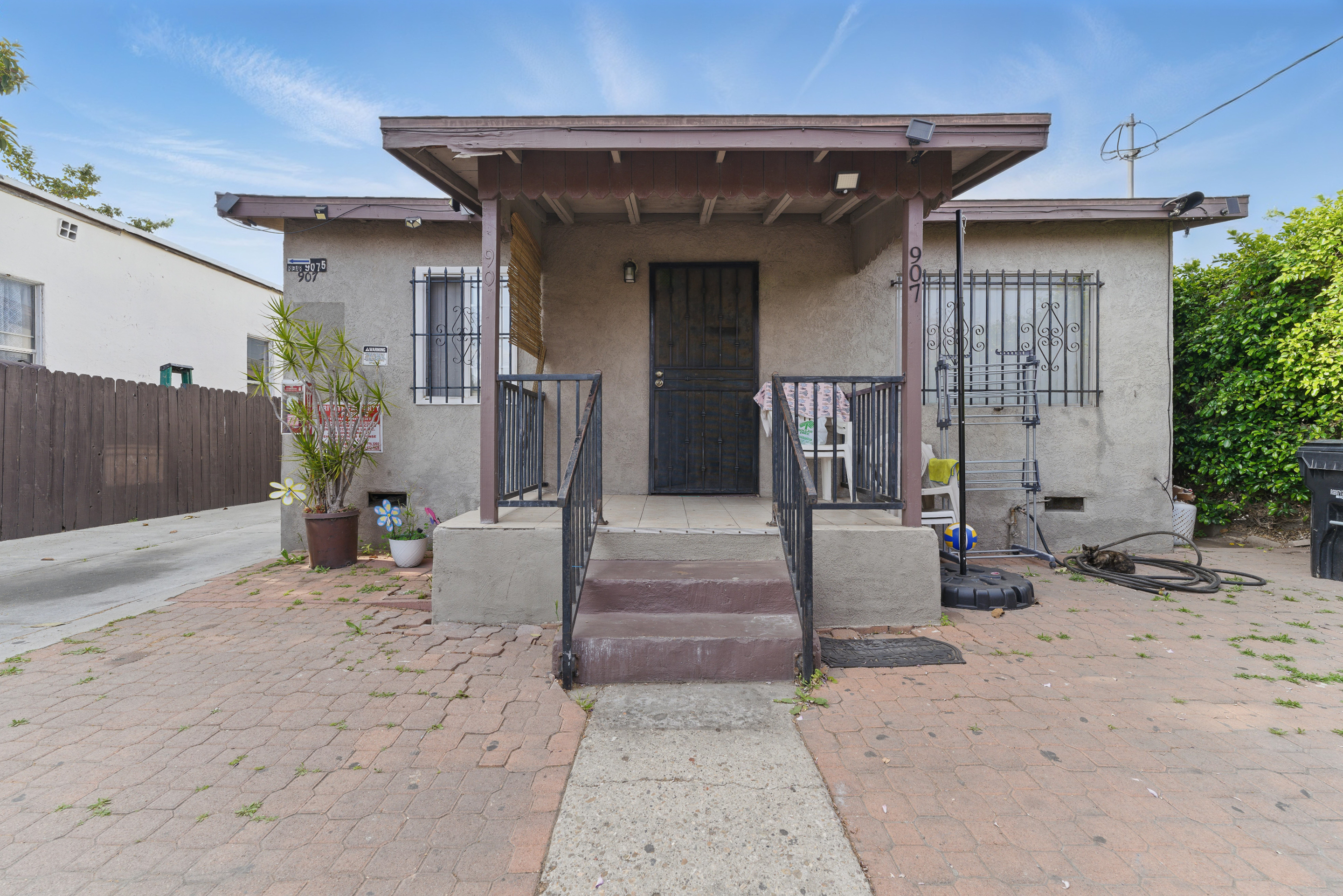 Los Angeles, California, 90059, United States, 5 Bedrooms Bedrooms, ,3 BathroomsBathrooms,Residential,For Sale,1934948