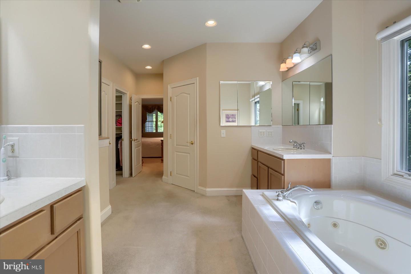 Lemoyne, Pennsylvania, 17043, United States, 5 Bedrooms Bedrooms, ,5 BathroomsBathrooms,Residential,For Sale,1942192