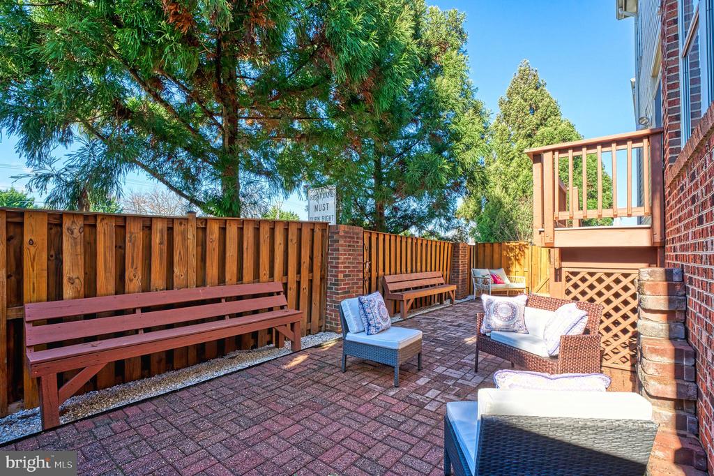 Lorton, Virginia, 22079, United States, 5 Bedrooms Bedrooms, ,4 BathroomsBathrooms,Residential,For Sale,2001485