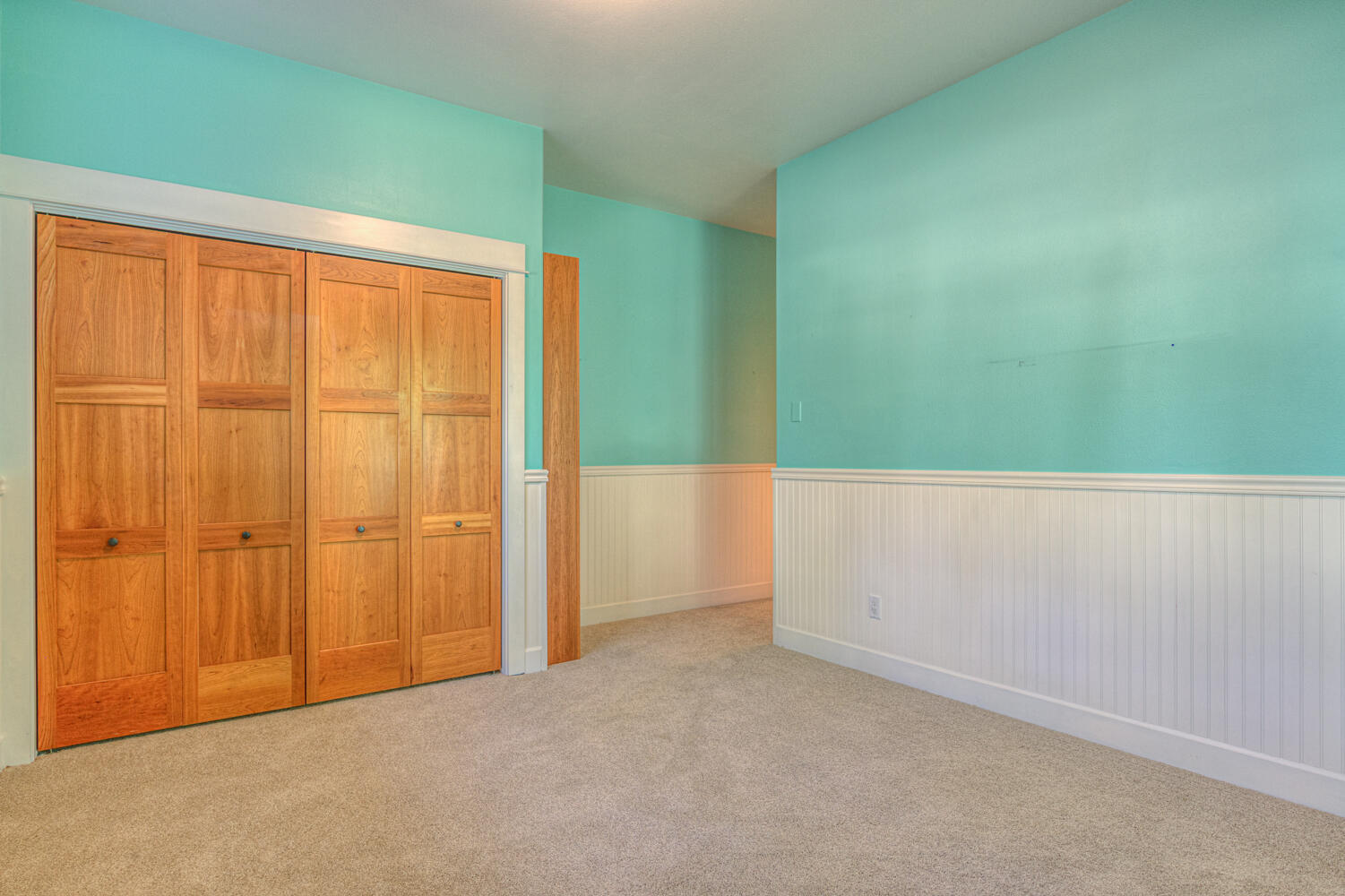 Bend, Oregon, 97703, United States, 4 Bedrooms Bedrooms, ,5 BathroomsBathrooms,Residential,For Sale,1979123