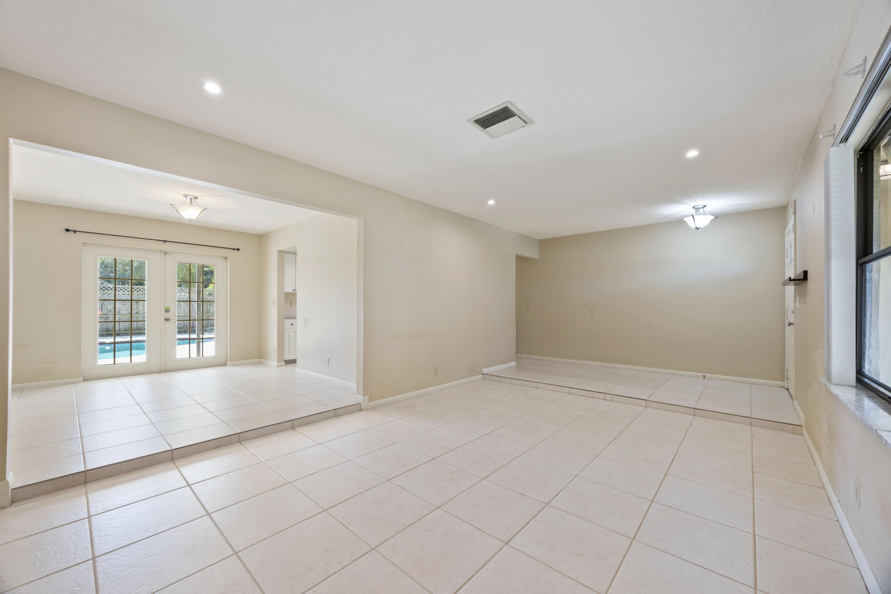 Lake Worth, Florida, 33462, United States, 3 Bedrooms Bedrooms, ,2 BathroomsBathrooms,Residential,For Sale,1966496