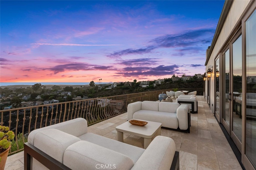 Laguna Beach, California, 92651, United States, 5 Bedrooms Bedrooms, ,6 BathroomsBathrooms,Residential,For Sale,1908512