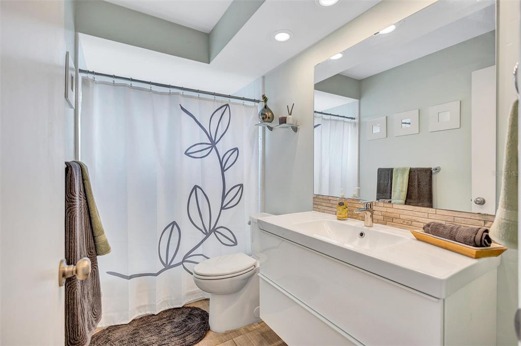 St Petersburg, Florida, 33705, United States, 4 Bedrooms Bedrooms, ,3 BathroomsBathrooms,Residential,For Sale,1991648