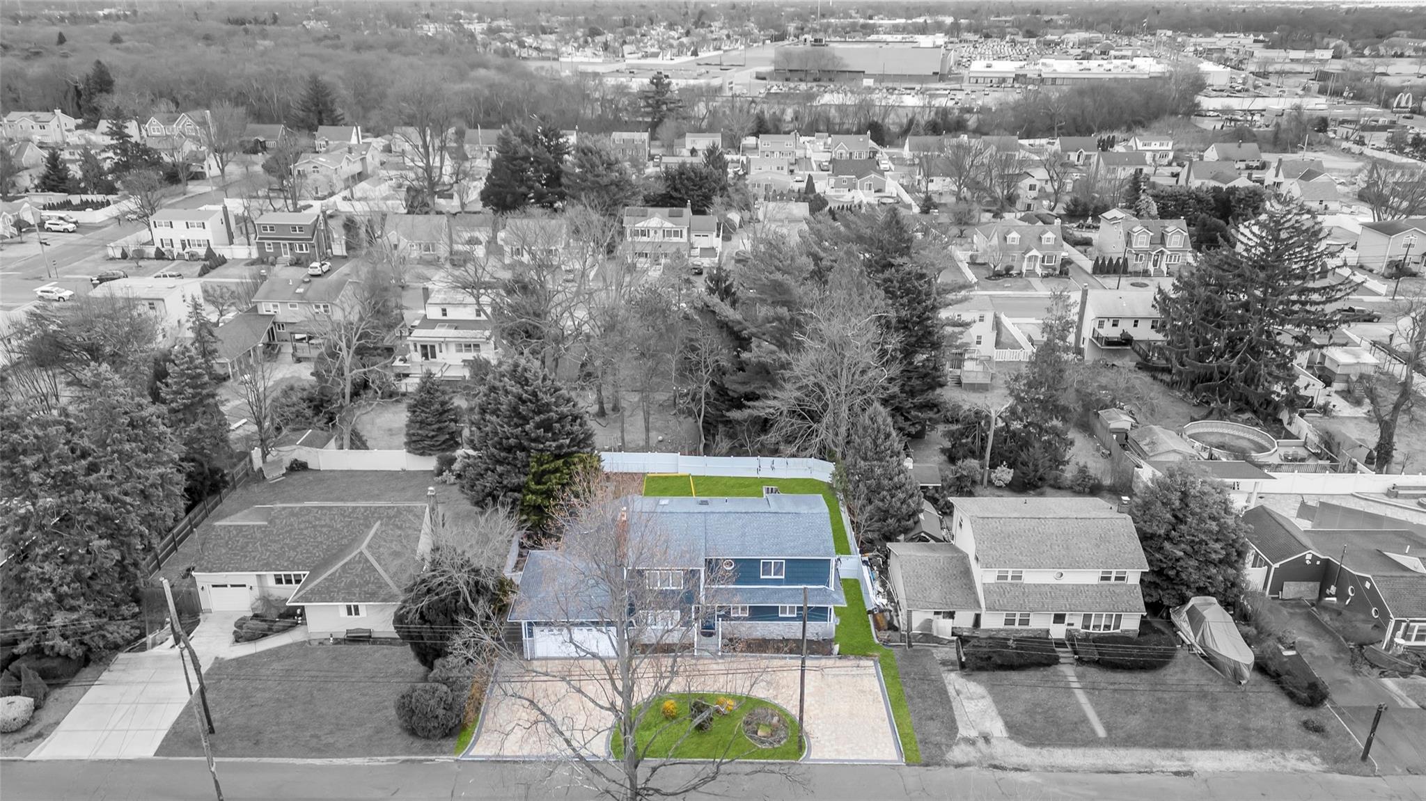 Lindenhurst, New York, 11757, United States, 5 Bedrooms Bedrooms, ,3 BathroomsBathrooms,Residential,For Sale,1707777
