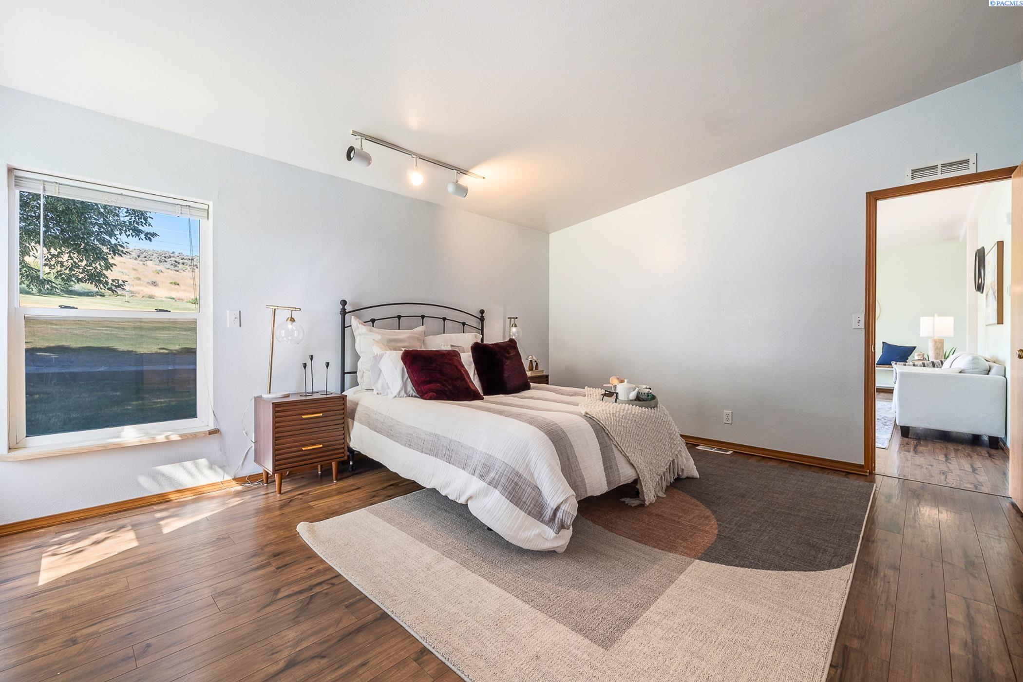 Eltopia, Washington, 99330, United States, 4 Bedrooms Bedrooms, ,1 BathroomBathrooms,Residential,For Sale,1901493