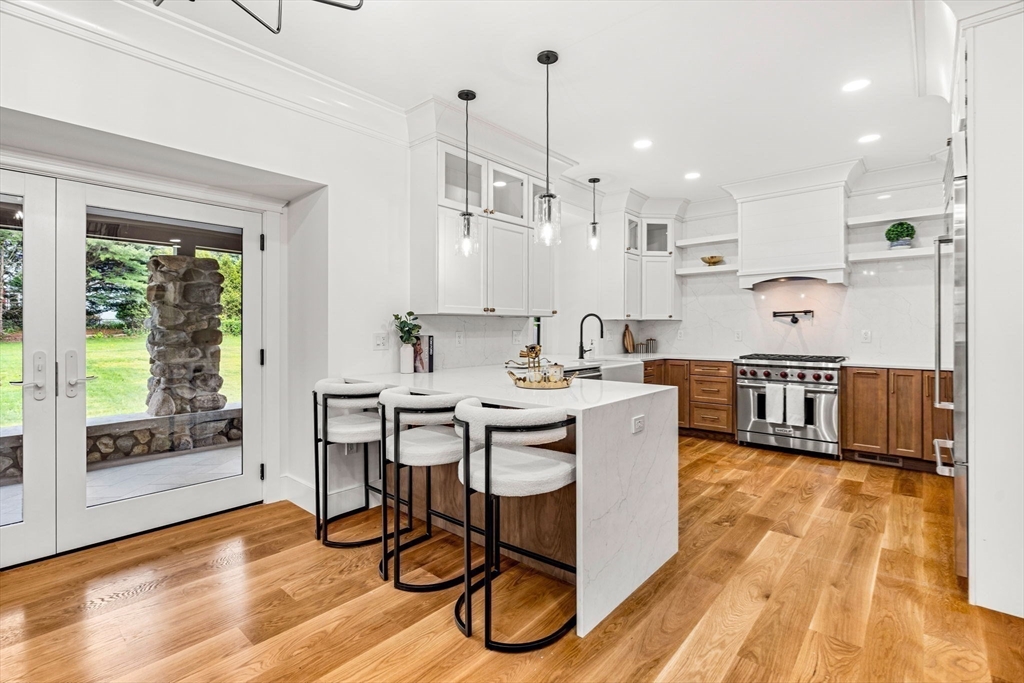 Natick, Massachusetts, 01760, United States, 5 Bedrooms Bedrooms, ,6 BathroomsBathrooms,Residential,For Sale,1901321