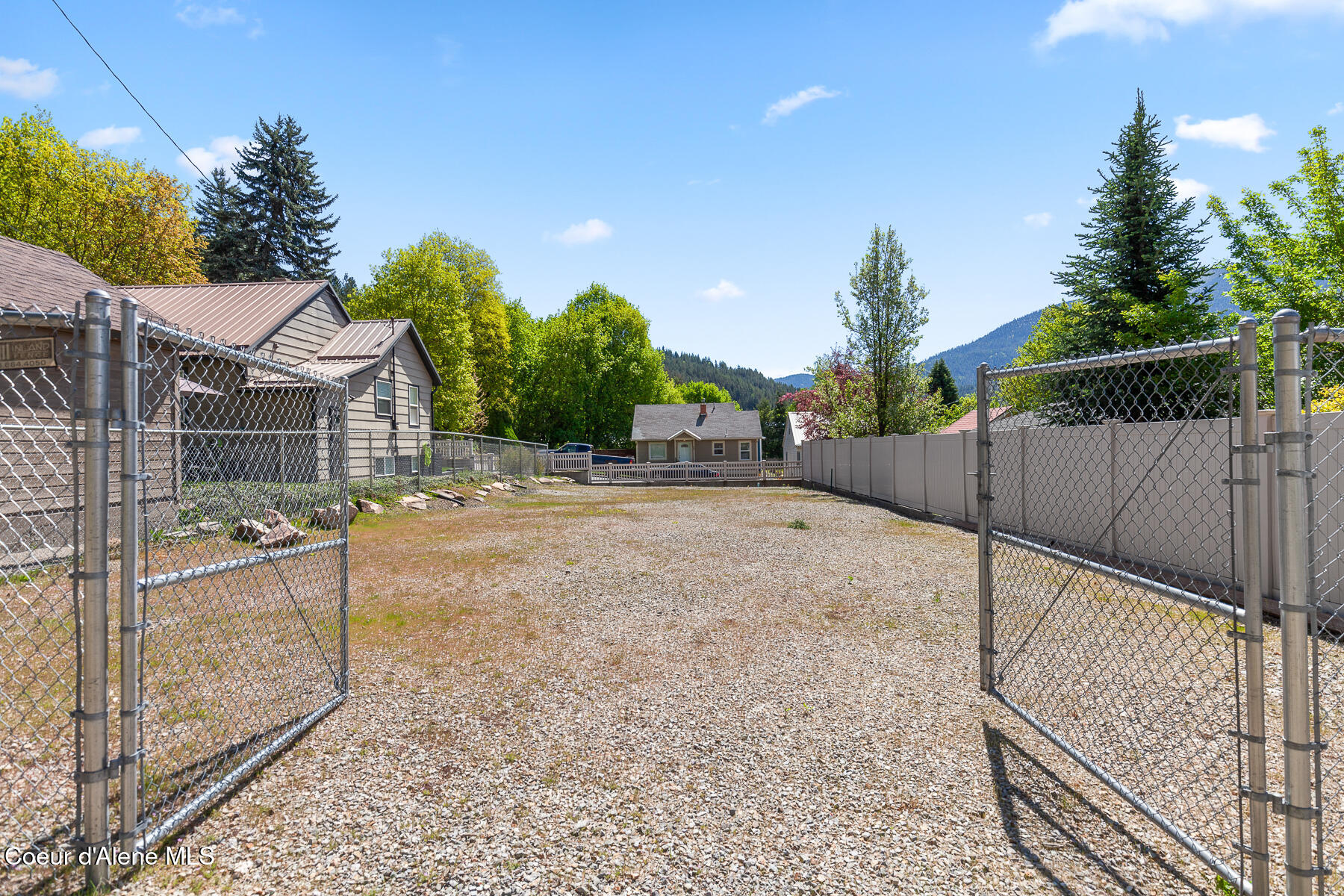 Kellogg, Idaho, 83837, United States, 3 Bedrooms Bedrooms, ,3 BathroomsBathrooms,Residential,For Sale,1915228