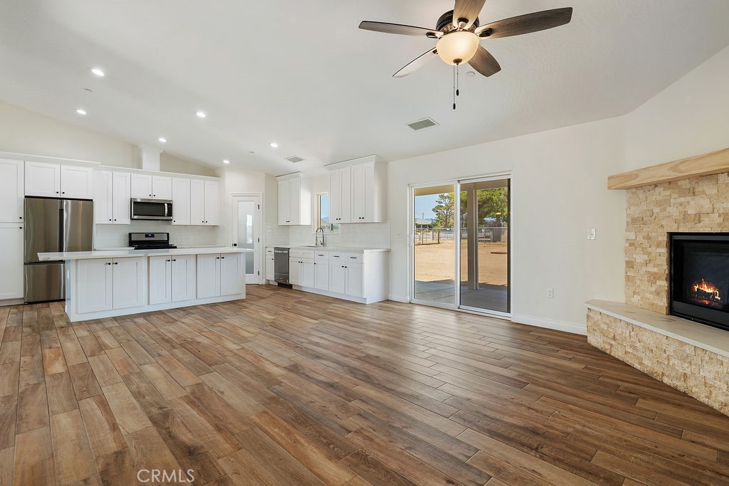 Hesperia, California, 92345, United States, 4 Bedrooms Bedrooms, ,3 BathroomsBathrooms,Residential,For Sale,1937064
