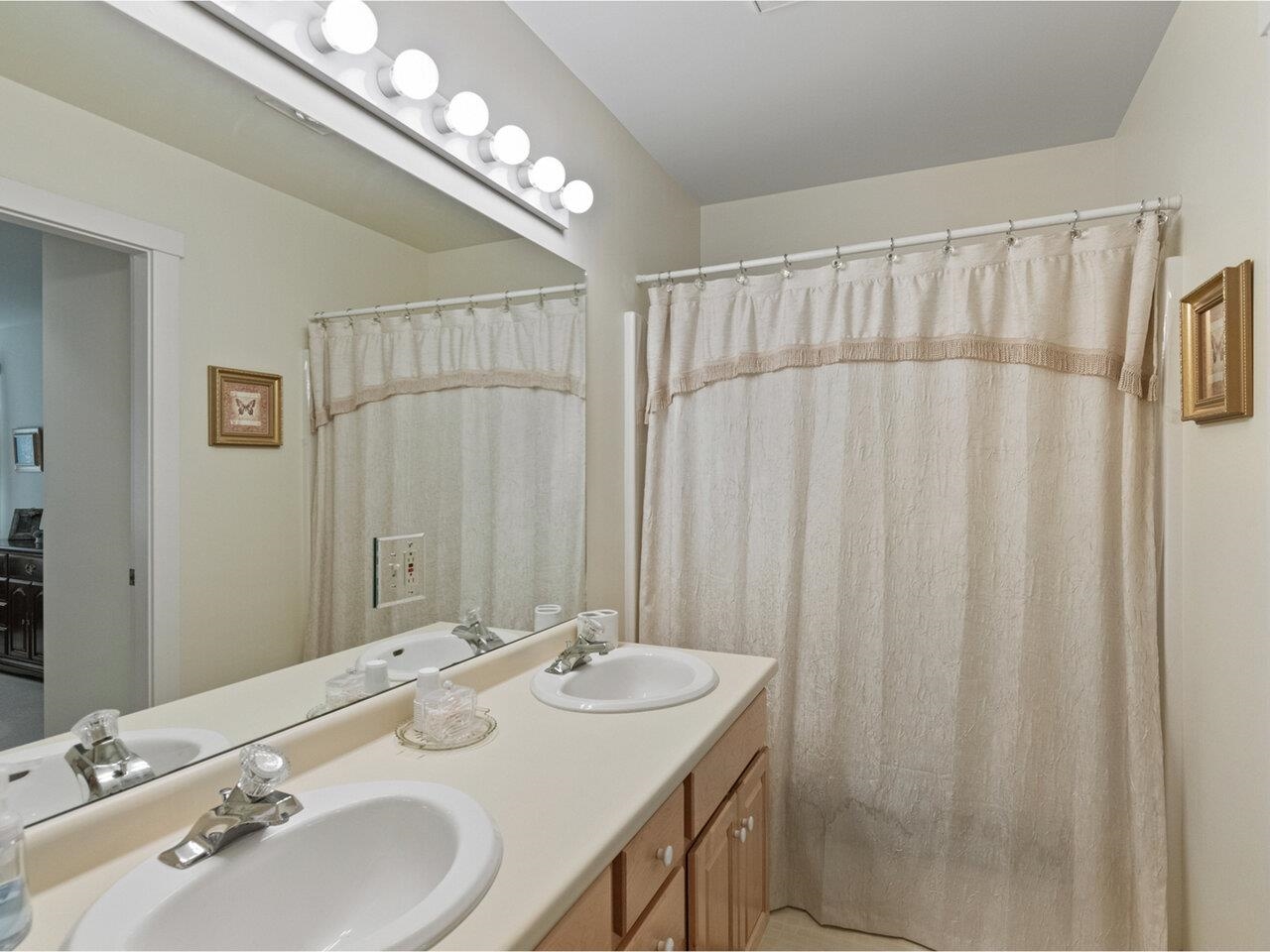 Williston, Vermont, 05495, United States, 2 Bedrooms Bedrooms, ,3 BathroomsBathrooms,Residential,For Sale,1901001