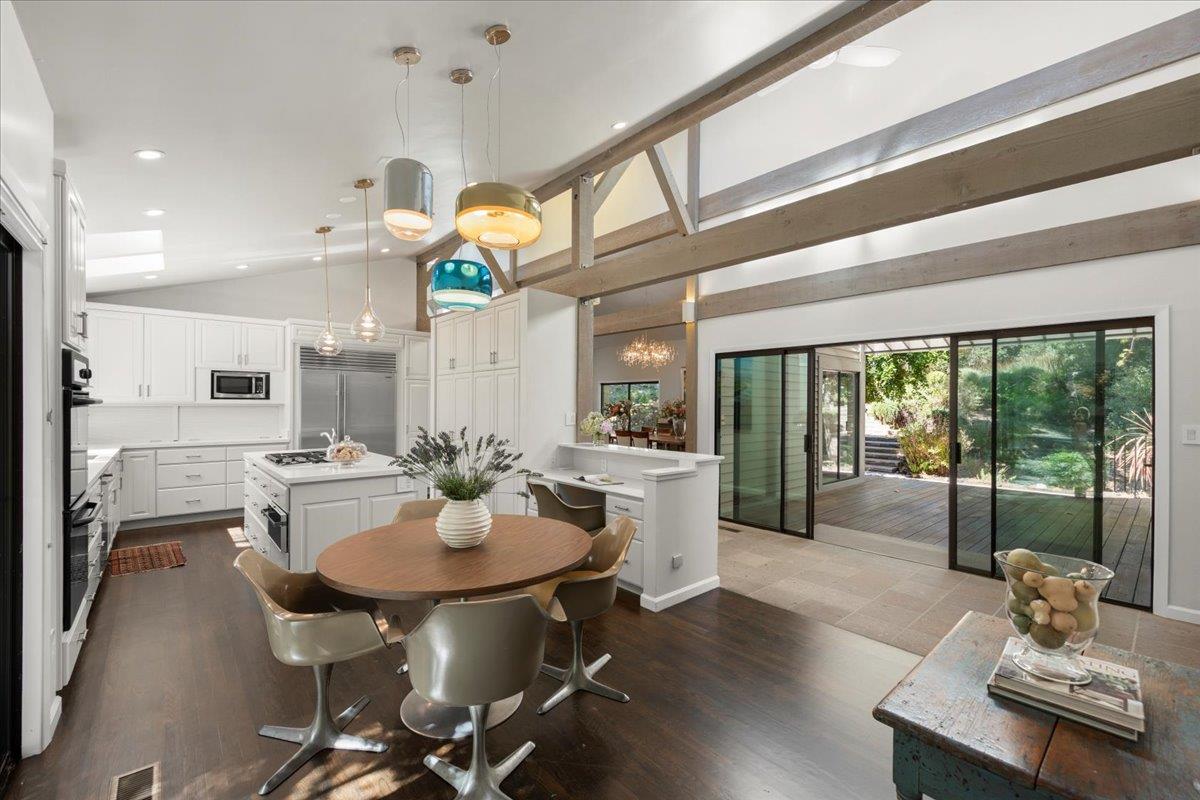 Los Altos Hills, California, 94022, United States, 5 Bedrooms Bedrooms, ,5 BathroomsBathrooms,Residential,For Sale,1907317