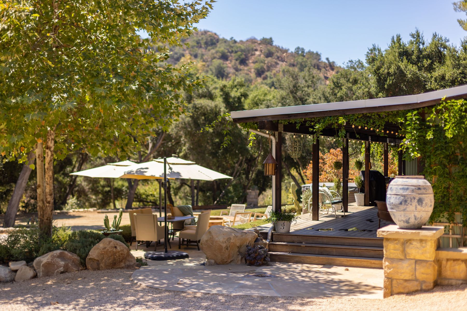  5 Acres Estate Adjacent to the Ojai Valley Inn & Spa  Rustic Bohemian Compound - 物件實景