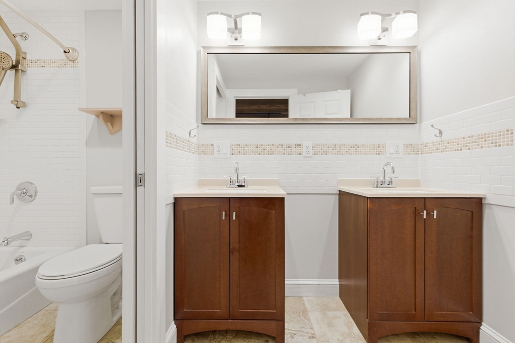 Boston, Massachusetts, 02109, United States, 2 Bedrooms Bedrooms, ,1 BathroomBathrooms,Residential,For Sale,2034502