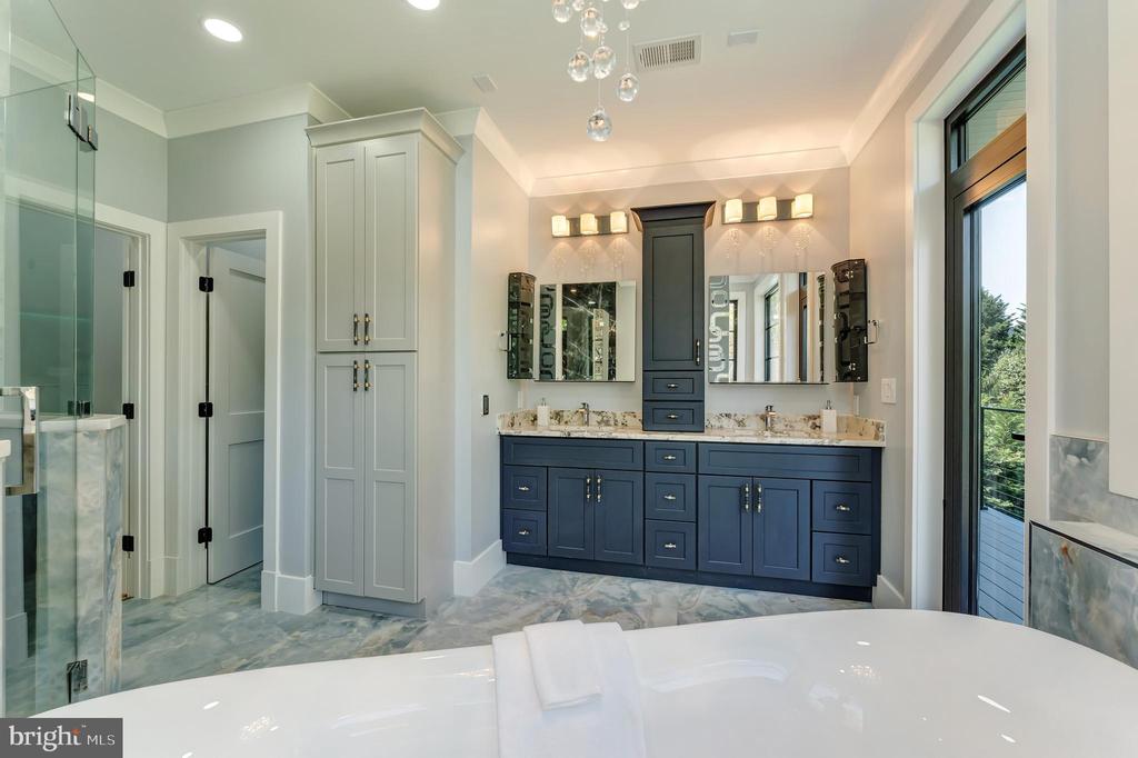 Herndon, Virginia, 20170, United States, 6 Bedrooms Bedrooms, ,6 BathroomsBathrooms,Residential,For Sale,1941281