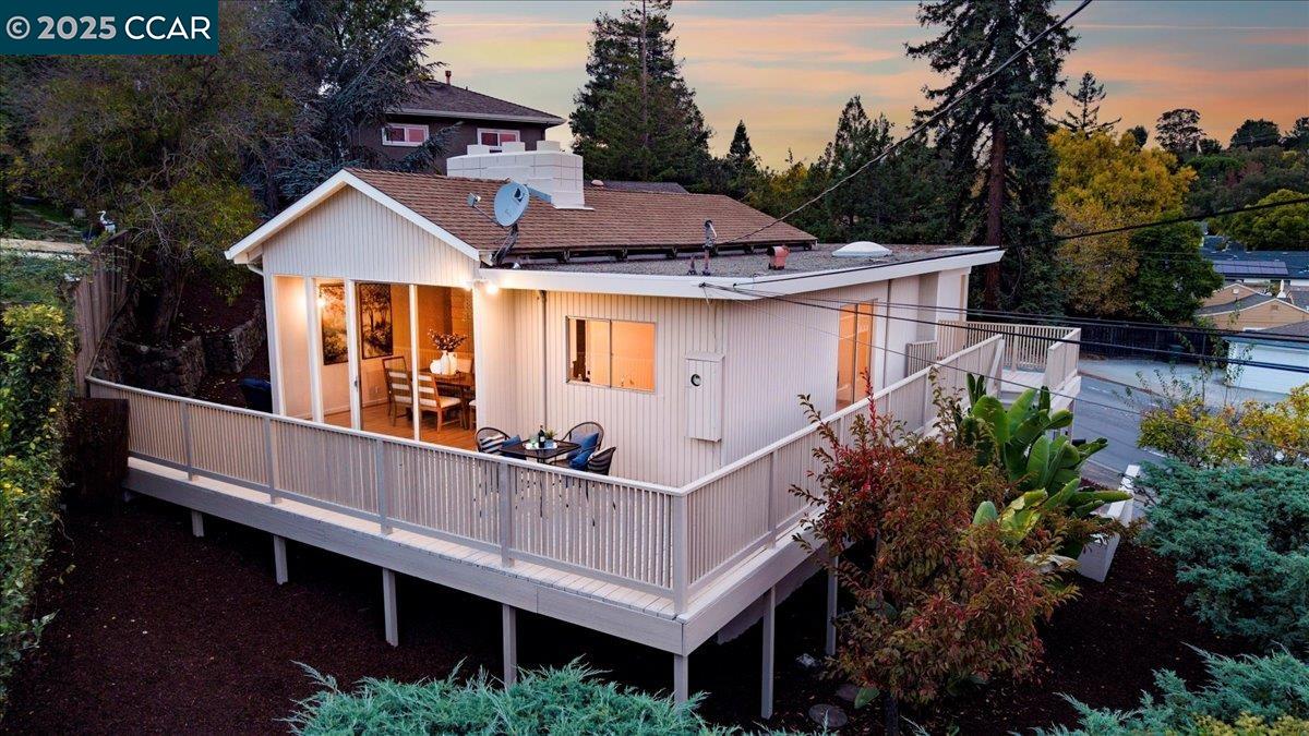 Redwood City, California, 94062, United States, 4 Bedrooms Bedrooms, ,3 BathroomsBathrooms,Residential,For Sale,1989163