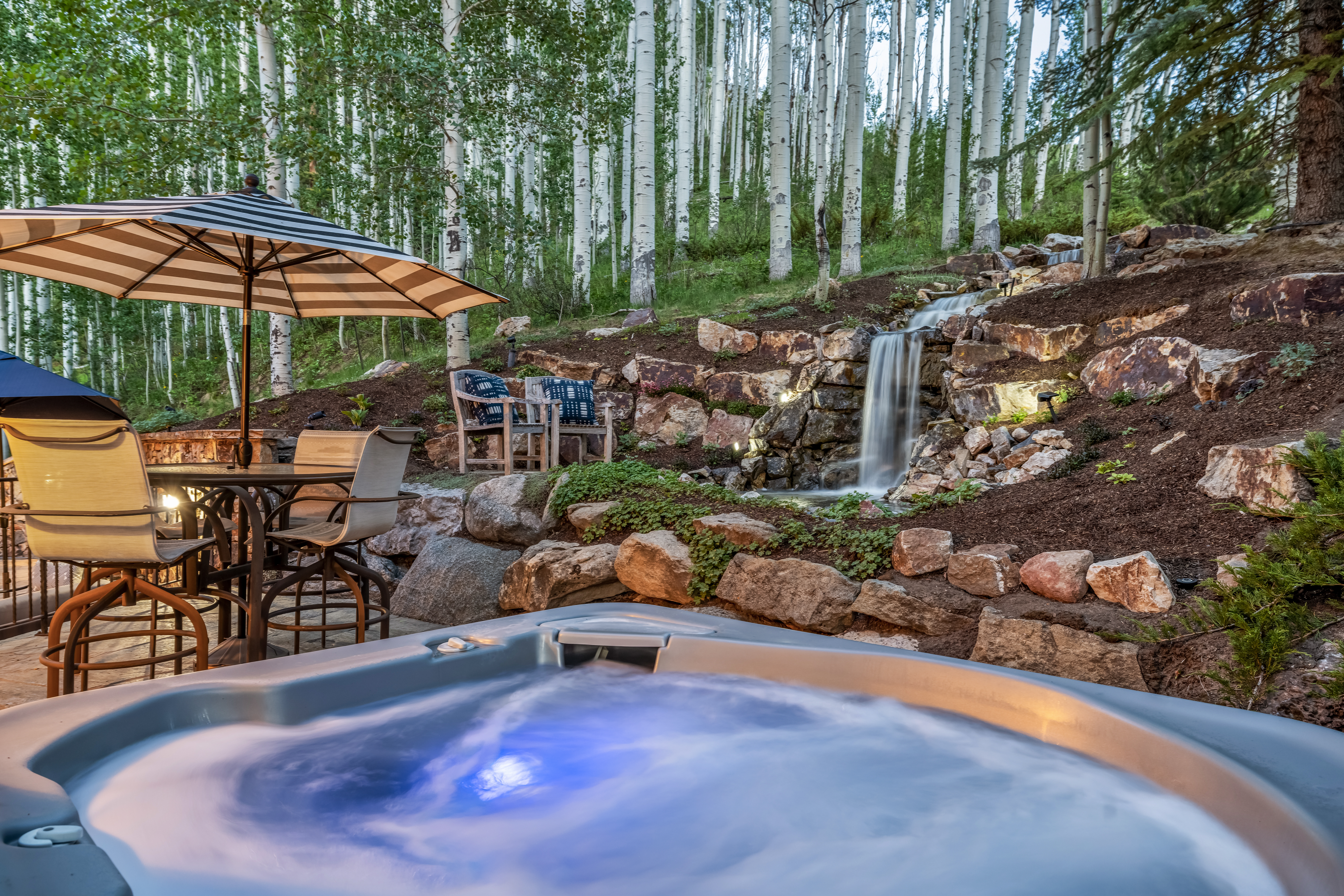  2080 Meadow Brook Drive Offers a Rare Blend of Privacy, and Mountain Living - 物件實景