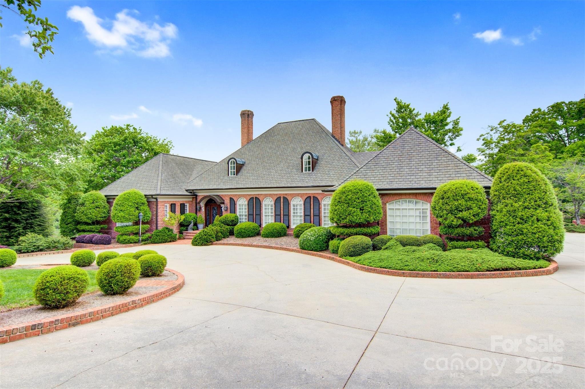 Hickory, North Carolina, 28601, United States, 4 Bedrooms Bedrooms, ,5 BathroomsBathrooms,Residential,For Sale,1942253