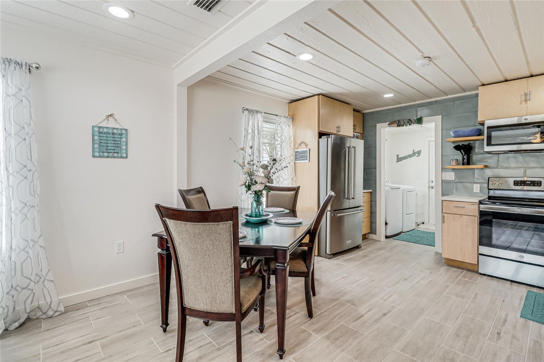 Port Aransas, Texas, 78373, United States, 3 Bedrooms Bedrooms, ,2 BathroomsBathrooms,Residential,For Sale,1987865