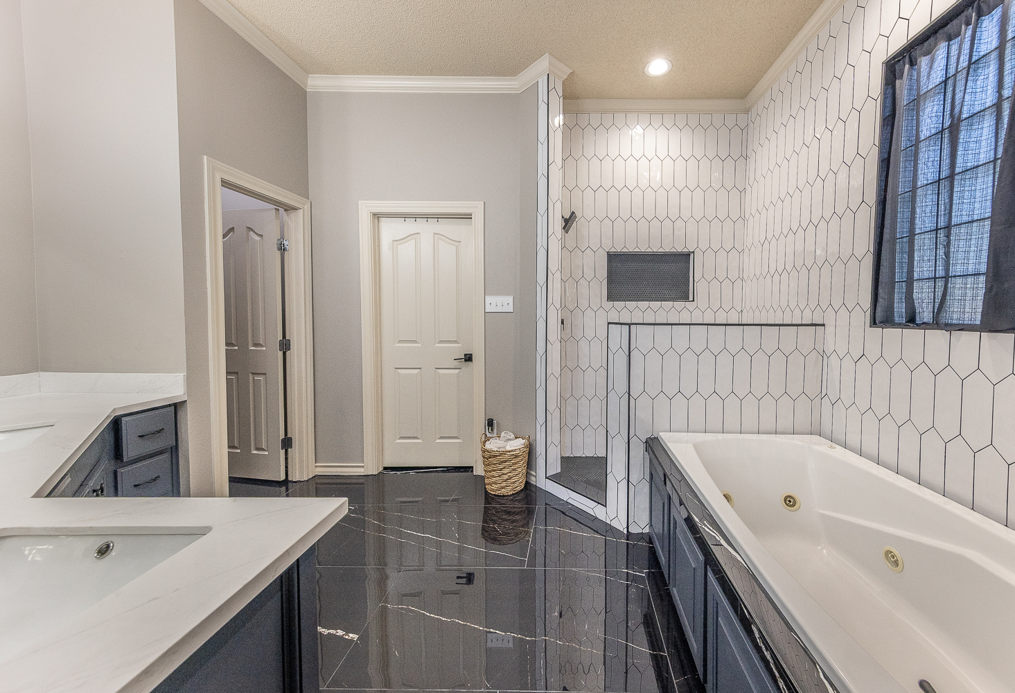 Lubbock, Texas, 79423, United States, 4 Bedrooms Bedrooms, ,4 BathroomsBathrooms,Residential,For Sale,1906085