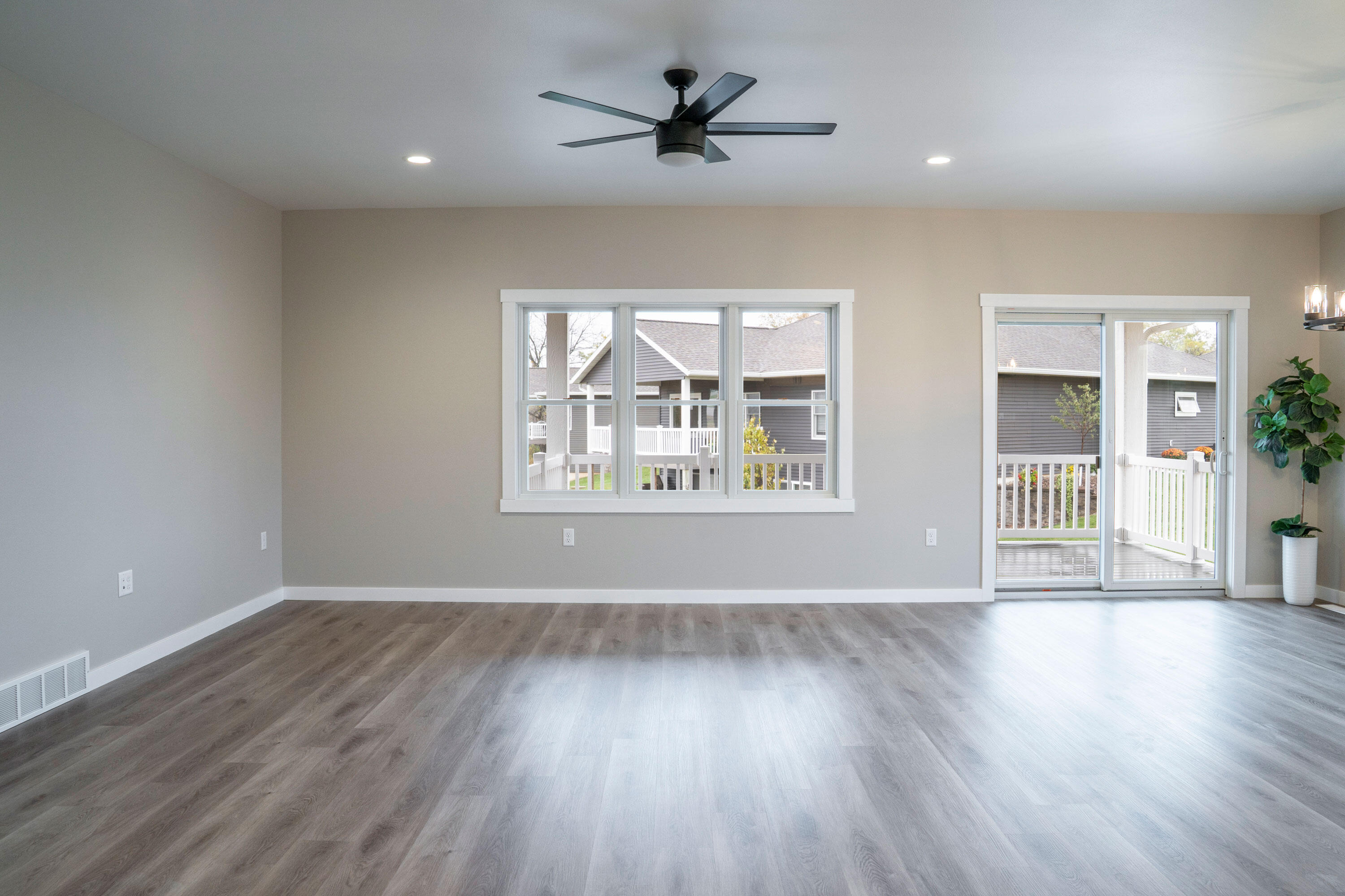 Shelby, Wisconsin, 54601, United States, 3 Bedrooms Bedrooms, ,3 BathroomsBathrooms,Residential,For Sale,1966708