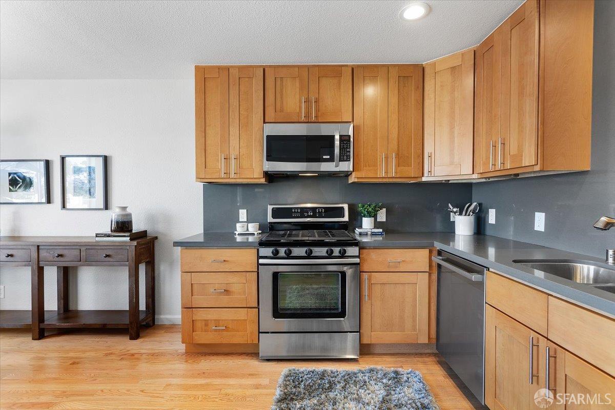 San Francisco, California, 94124, United States, 3 Bedrooms Bedrooms, ,2 BathroomsBathrooms,Residential,For Sale,2001801