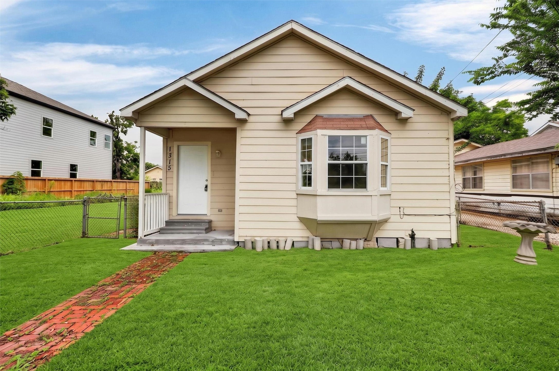33rd St, Houston, TX 77022