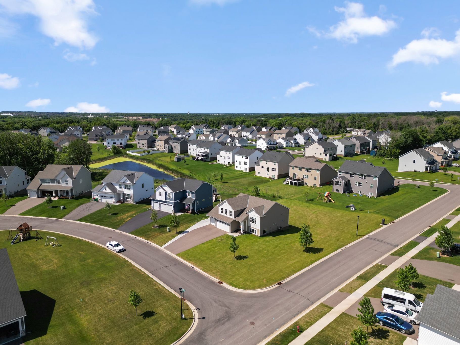  Spacious Walkout Living on a Prime Corner Lot - 物件實景