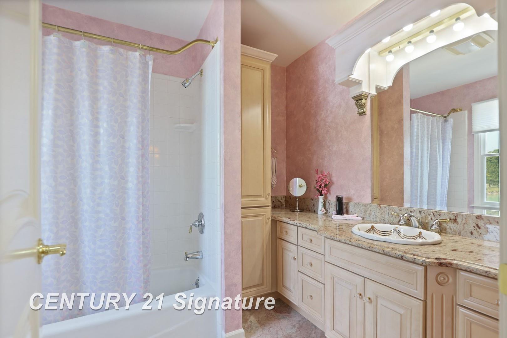 Saginaw, Michigan, 48609, United States, 4 Bedrooms Bedrooms, ,7 BathroomsBathrooms,Residential,For Sale,1980528