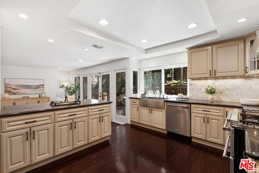 Los Angeles, California, 90077, United States, 3 Bedrooms Bedrooms, ,3 BathroomsBathrooms,Residential,For Sale,1933289