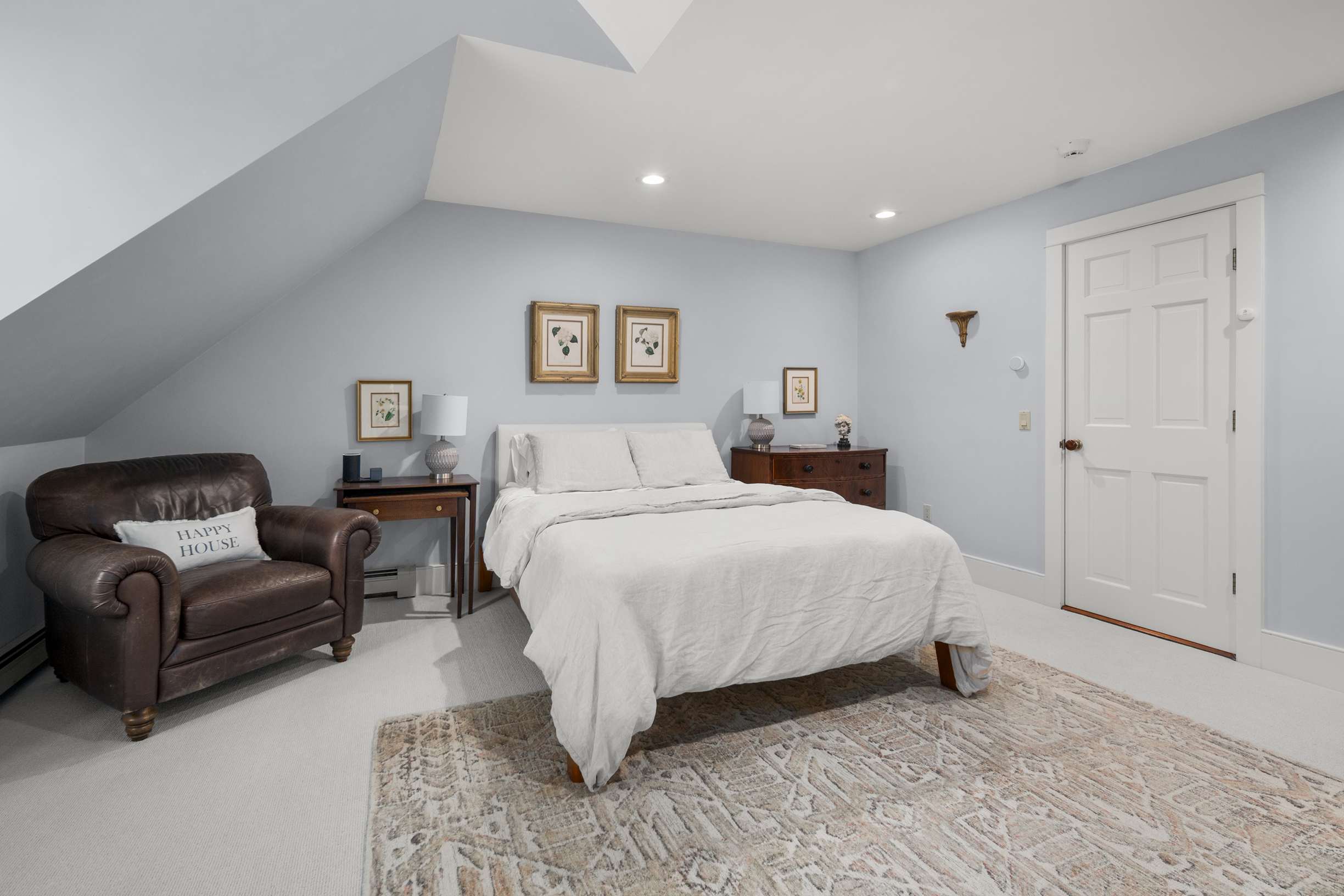  Elegant Shingled Maine Cottage with Modern Flair on 2.63 Acres in York - 物件實景