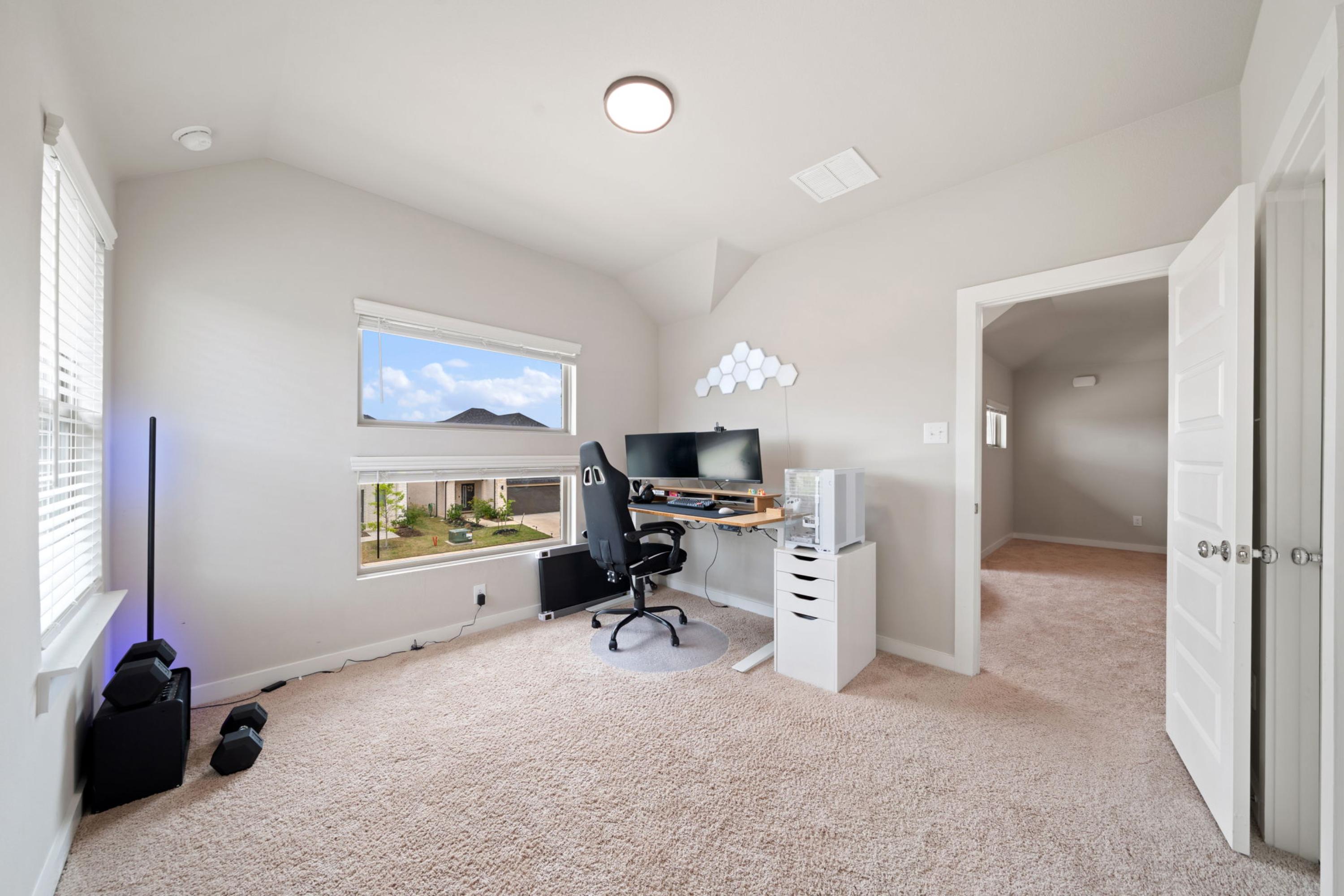  High Ceilings, Natural Light, and Modern Elegance in McKinney ISD - 物件實景