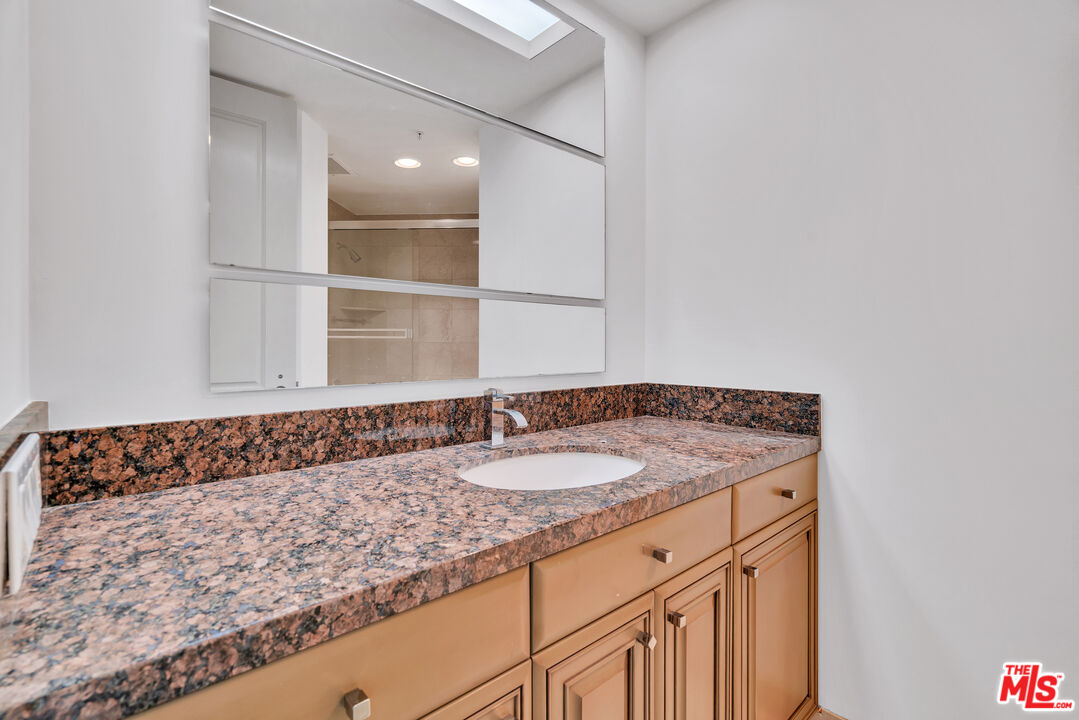 Los Angeles, California, 90024, United States, 2 Bedrooms Bedrooms, ,3 BathroomsBathrooms,Residential,For Sale,1932813