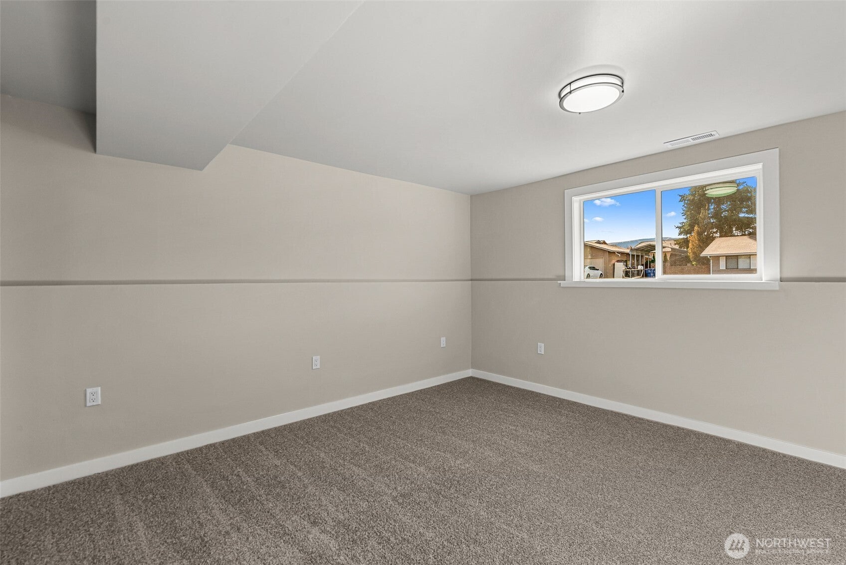 East Wenatchee, Washington, 98802, United States, 3 Bedrooms Bedrooms, ,1 BathroomBathrooms,Residential,For Sale,1984794