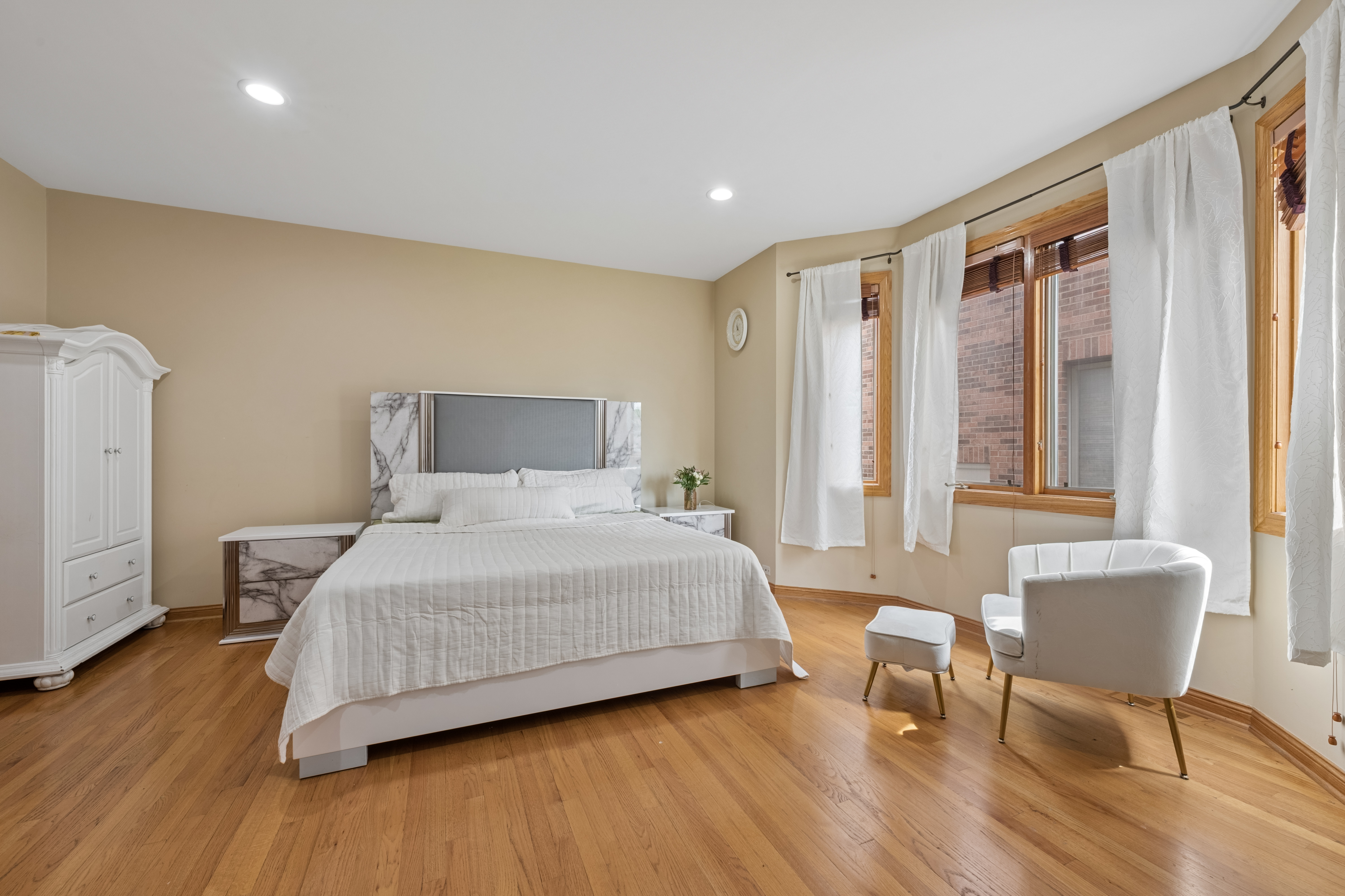  Designed for Both Comfortable Everyday Living and Effortless Entertaining - 物件實景