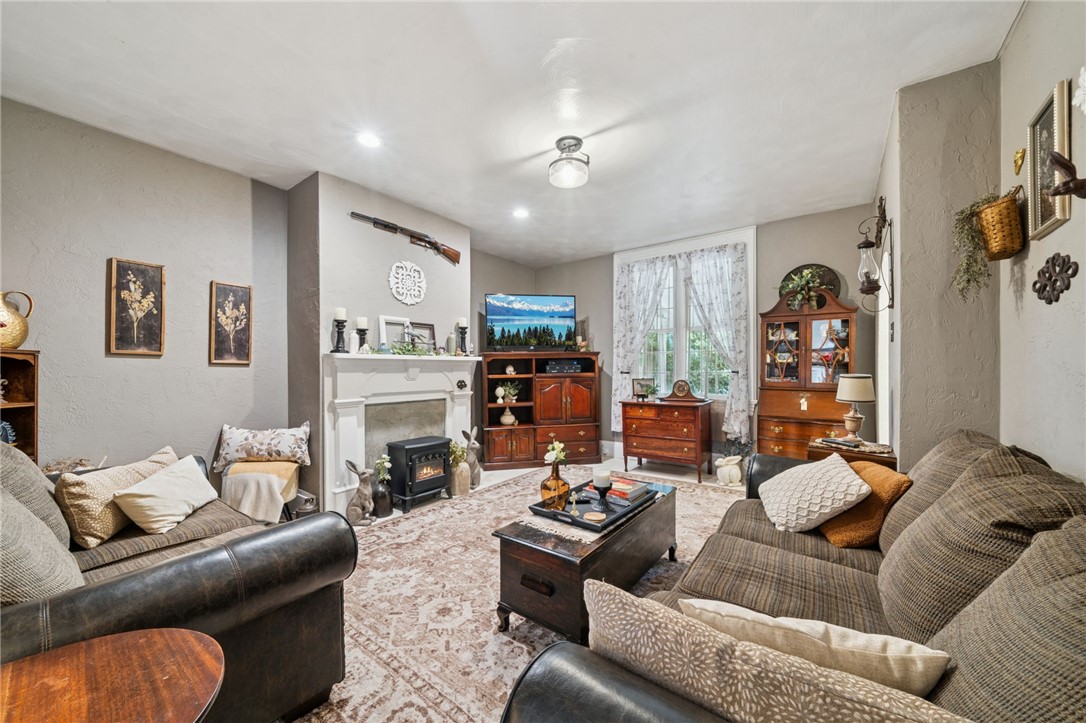 North Huntingdon, Pennsylvania, 15642, United States, 3 Bedrooms Bedrooms, ,3 BathroomsBathrooms,Residential,For Sale,1981401