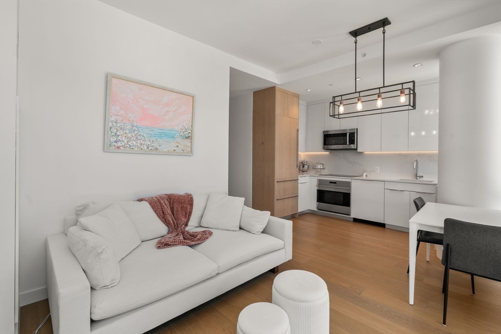 Boston, Massachusetts, 02215, United States, 1 Bedroom Bedrooms, ,1 BathroomBathrooms,Residential,For Sale,1938764