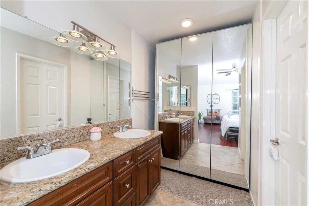 Aliso Viejo, California, 92656, United States, 2 Bedrooms Bedrooms, ,2 BathroomsBathrooms,Residential,For Sale,1901235
