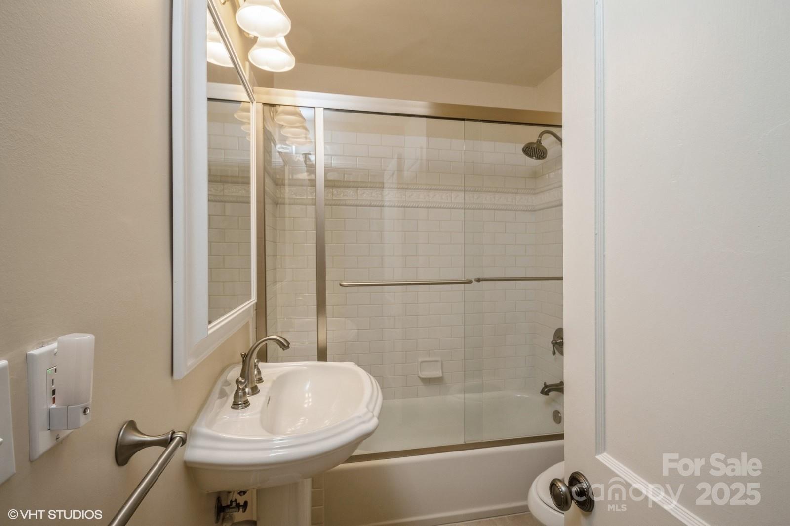 Charlotte, North Carolina, 28205, United States, 3 Bedrooms Bedrooms, ,2 BathroomsBathrooms,Residential,For Sale,1707843
