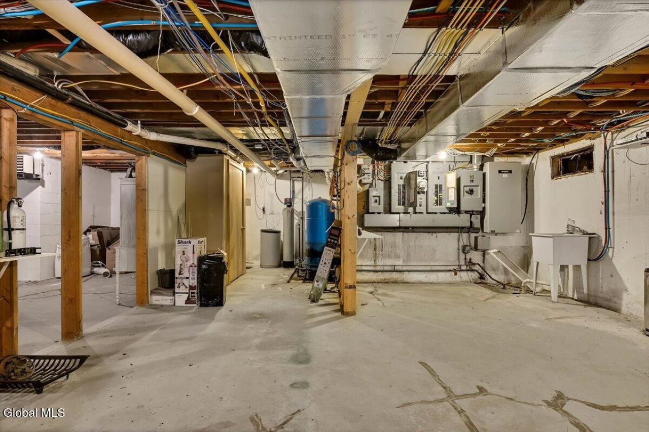 Queensbury, New York, 12804, United States, 4 Bedrooms Bedrooms, ,4 BathroomsBathrooms,Residential,For Sale,2003440