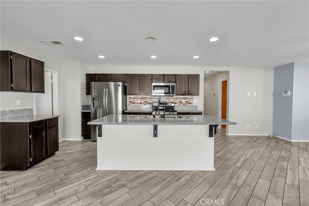 Lake Elsinore, California, 92532, United States, 4 Bedrooms Bedrooms, ,3 BathroomsBathrooms,Residential,For Sale,1955180