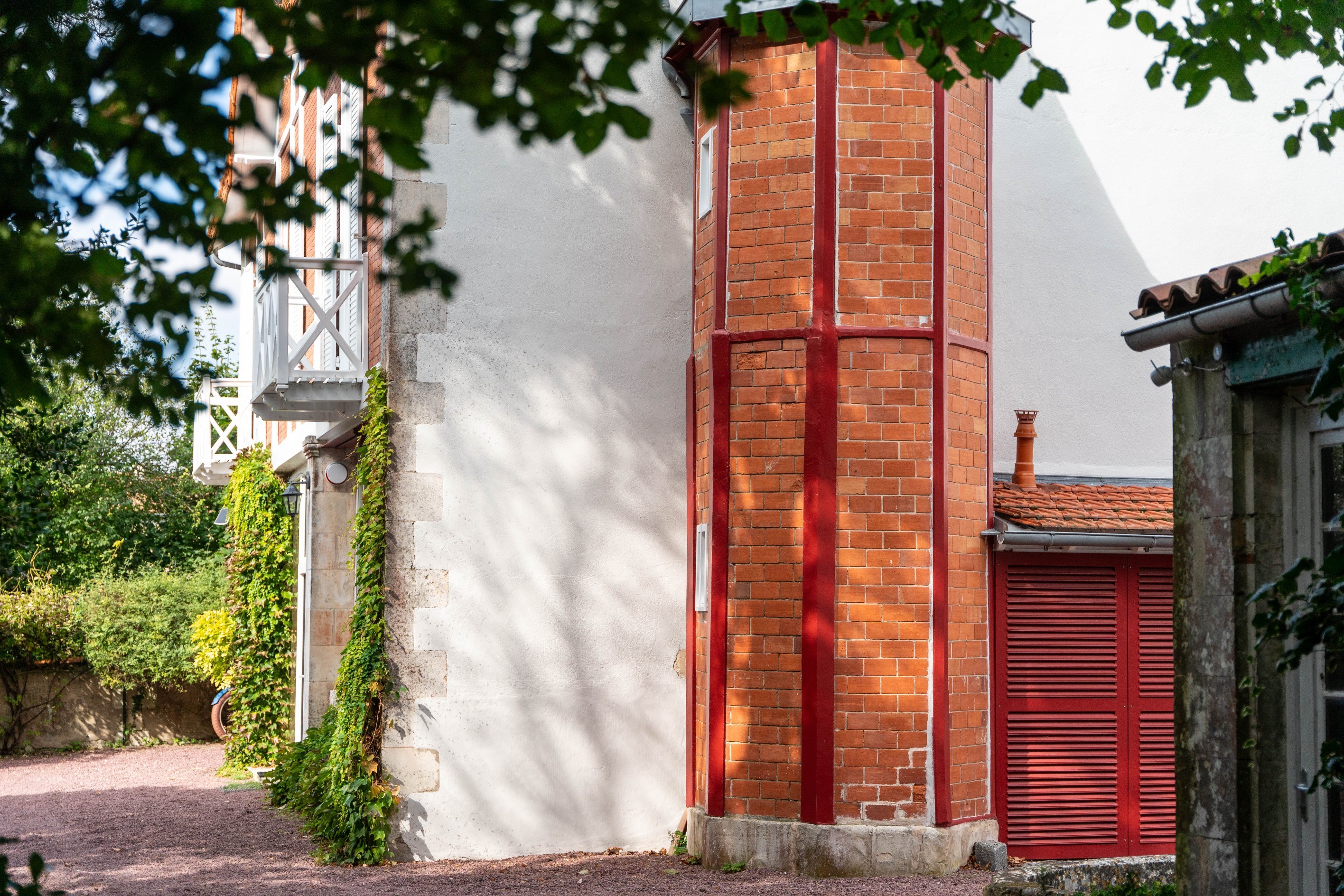  Character house on its wooded park, five minutes by bike from the La Rochelle m… - 物件實景