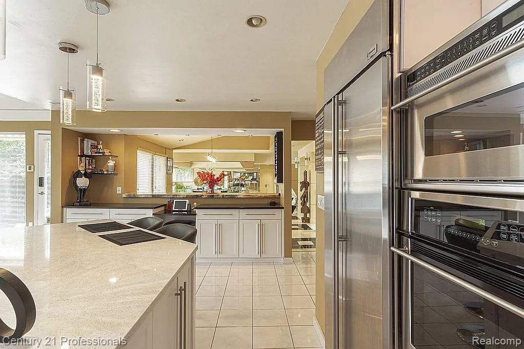 OrchardLake, Michigan, 48323, United States, 5 Bedrooms Bedrooms, ,5 BathroomsBathrooms,Residential,For Sale,1980200