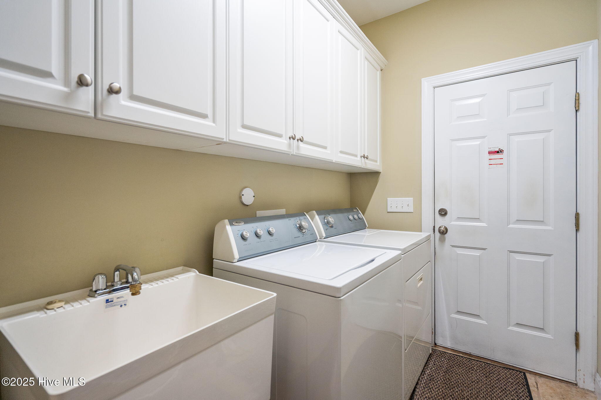 Wilmington, North Carolina, 28409, United States, 2 Bedrooms Bedrooms, ,2 BathroomsBathrooms,Residential,For Sale,1982803